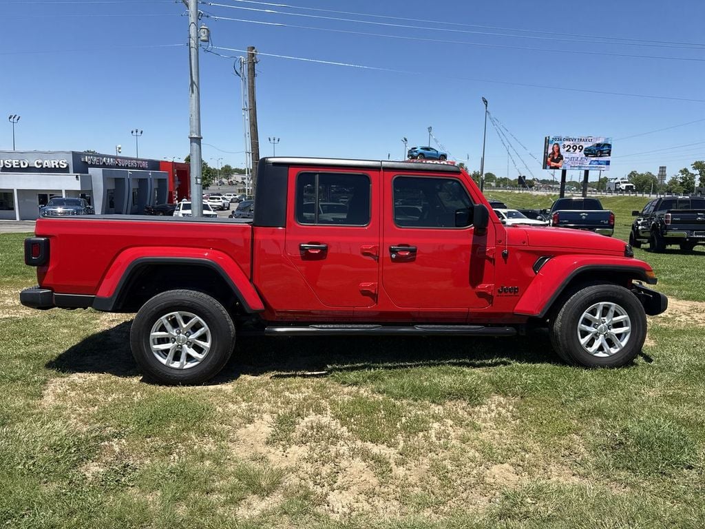 Pre-Owned 2023 Jeep Gladiator Sport S - photo - 13