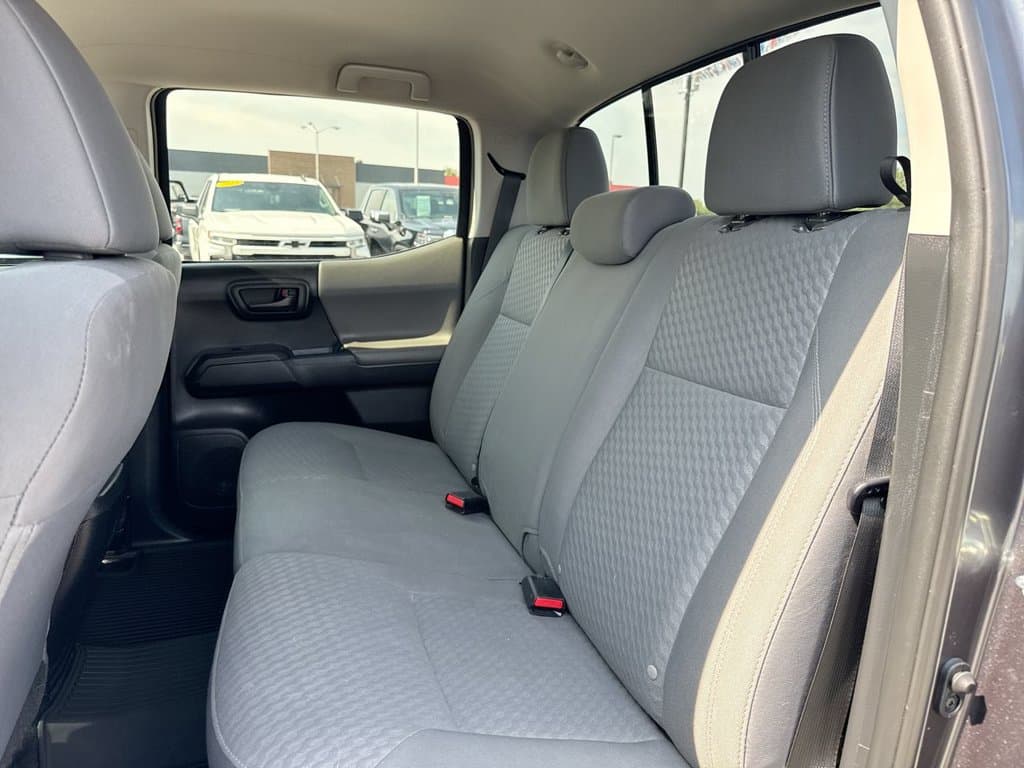 Pre-Owned 2022 Toyota Tacoma SR - photo - 10