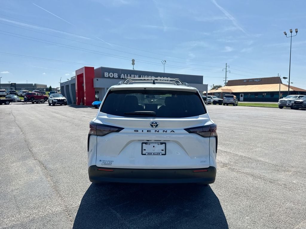 Pre-Owned 2025 Toyota Sienna XLE - photo - 18