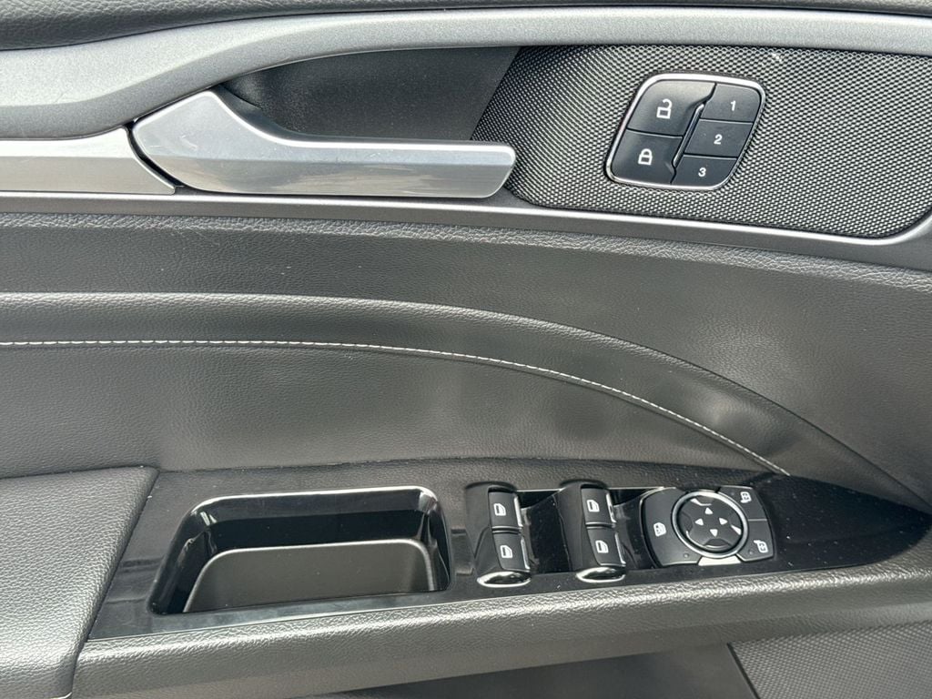 Pre-Owned 2016 Ford Fusion Titanium - photo - 11