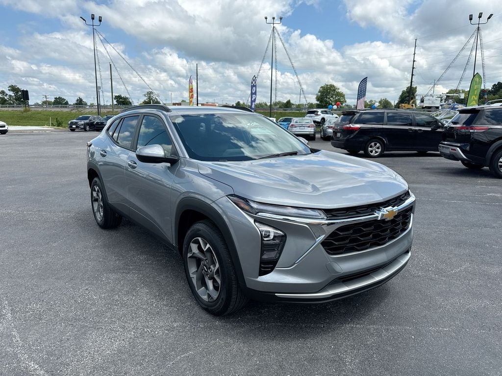 Pre-Owned 2024 Chevrolet Trax LT - photo - 14
