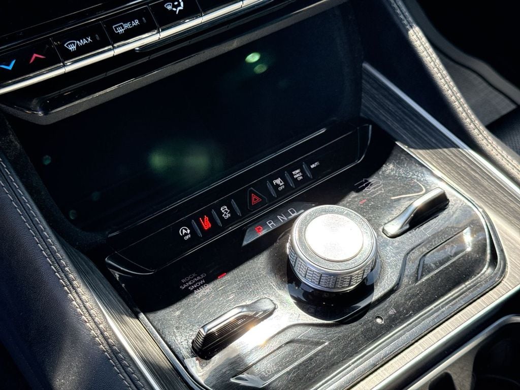 Pre-Owned 2023 Jeep Wagoneer Series III - photo - 27