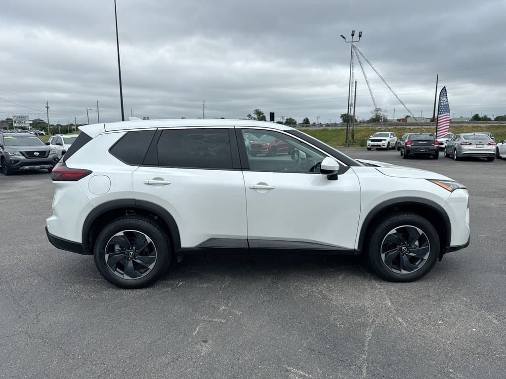 Pre-Owned 2024 Nissan Rogue SV - photo - 13
