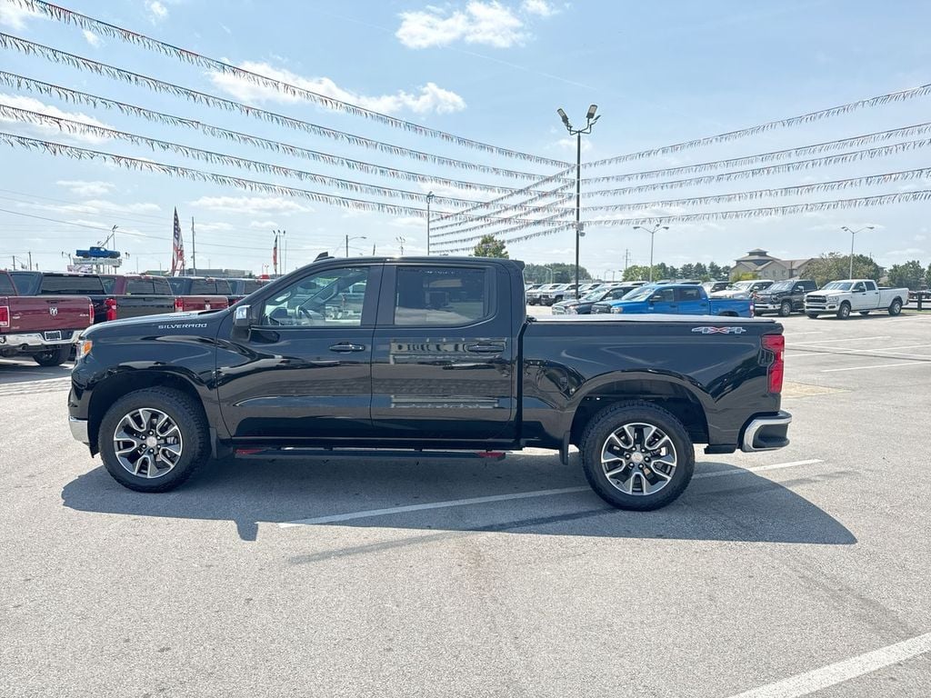 Pre-Owned 2025 Chevrolet Silverado 1500 LT - photo - 10