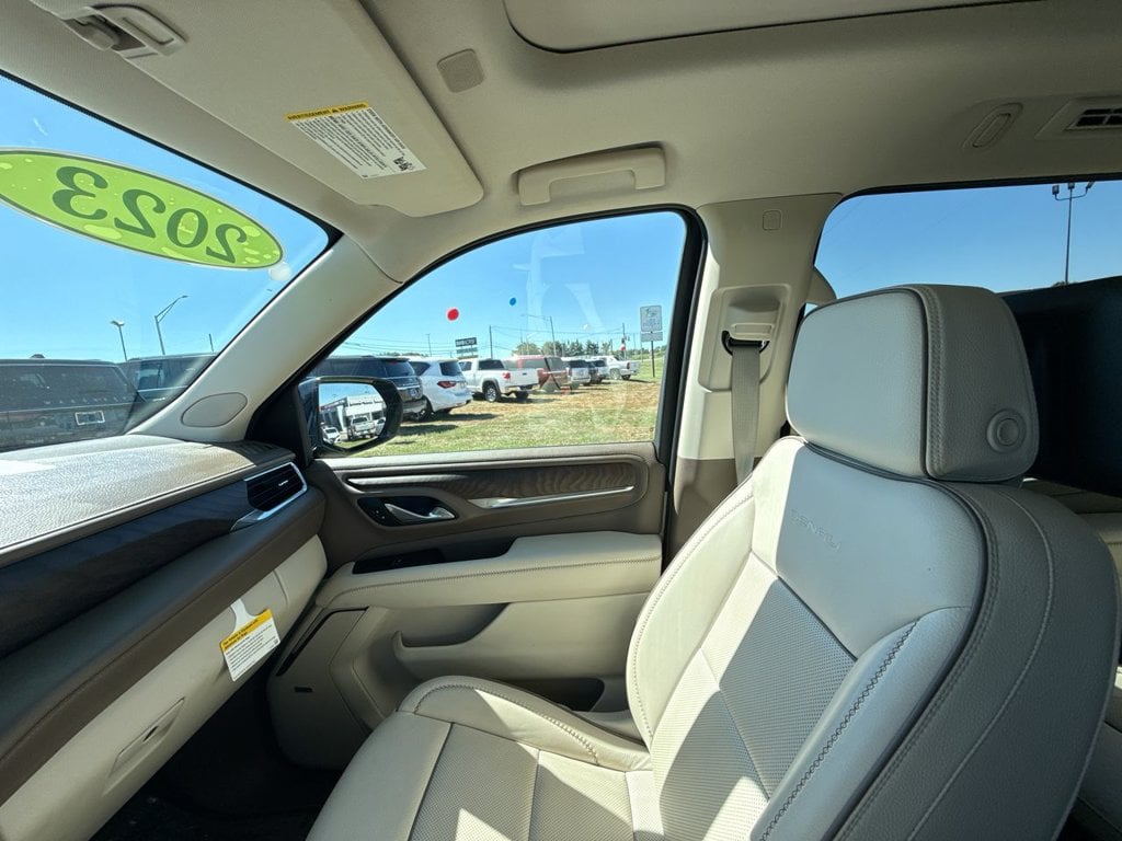 Pre-Owned 2023 GMC Yukon XL Denali - photo - 32