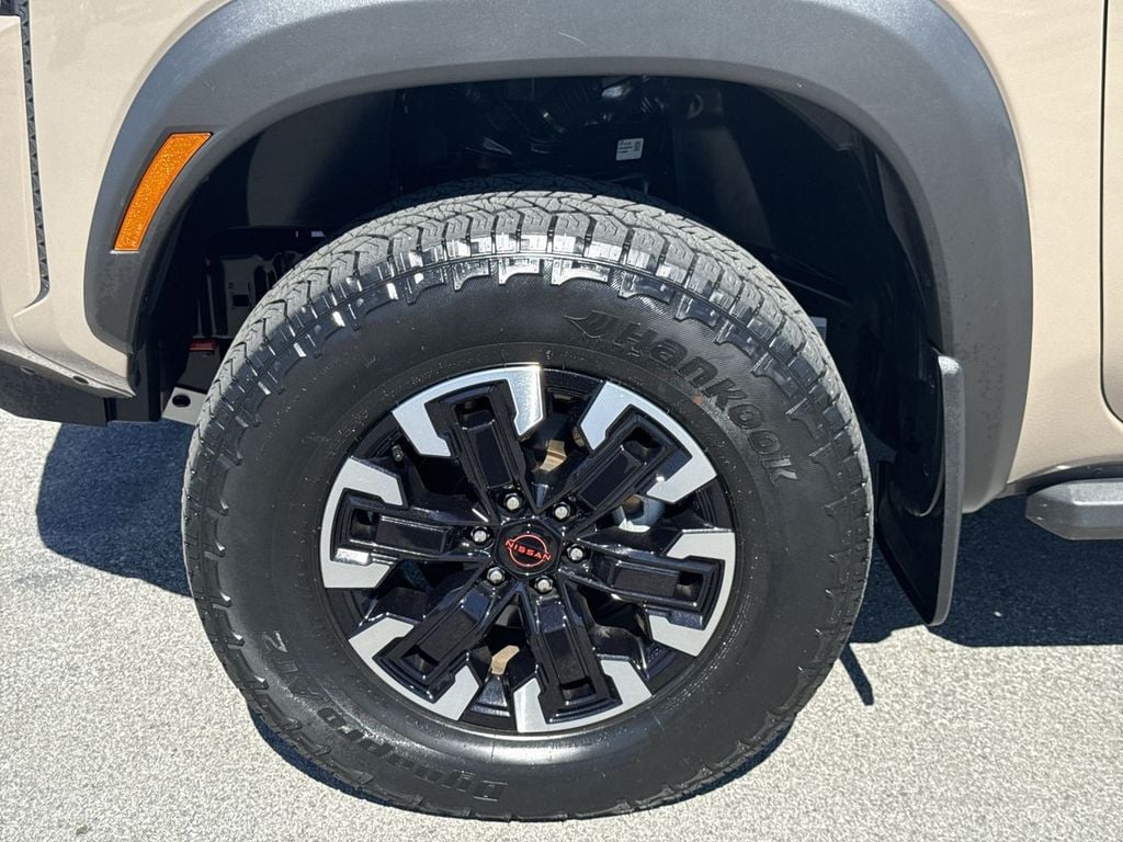 Pre-Owned 2023 Nissan Frontier PRO-4X - photo - 9