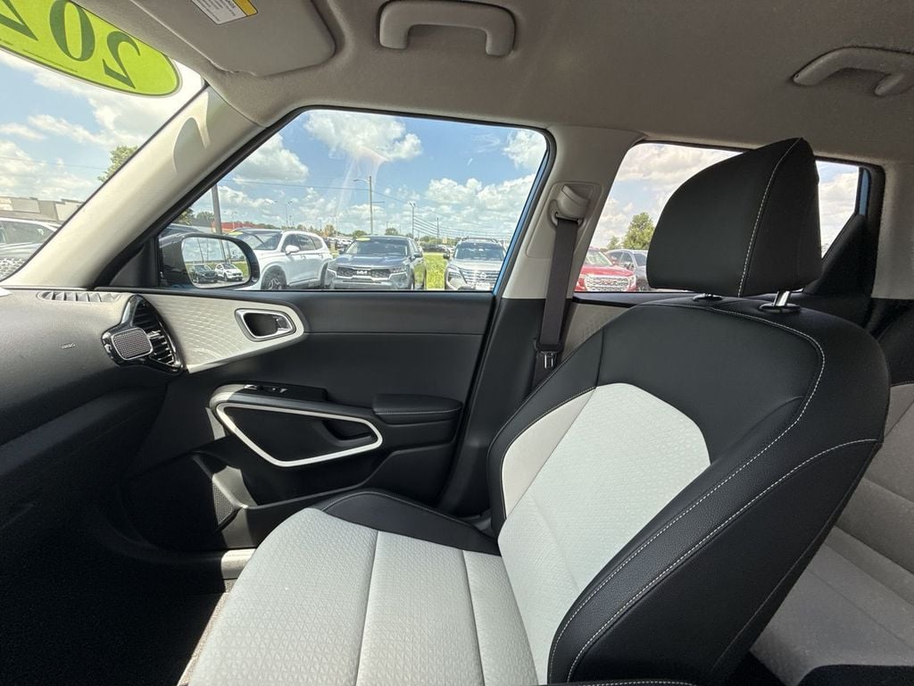 Pre-Owned 2024 Kia Soul GT-Line - photo - 30