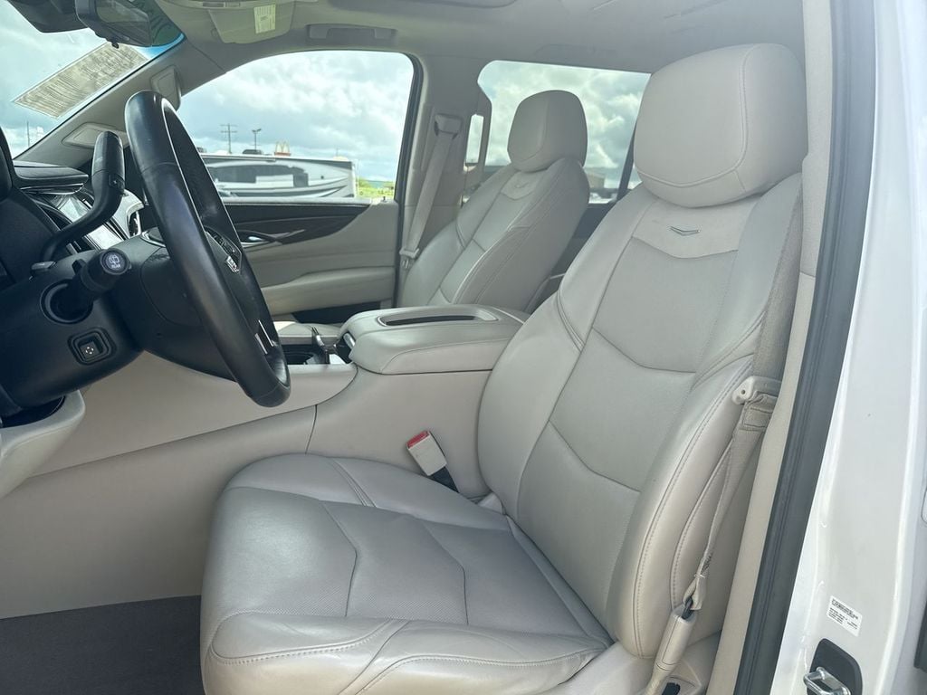Pre-Owned 2020 Cadillac Escalade ESV Premium - photo - 15