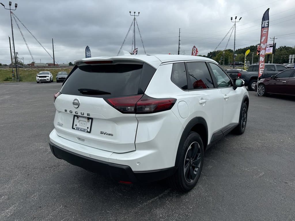 Pre-Owned 2024 Nissan Rogue SV - photo - 12