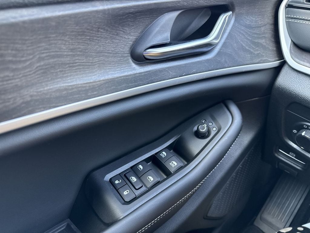 New 2026 Jeep Grand Cherokee Altitude - photo - 20