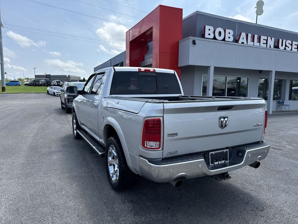 Pre-Owned 2017 Ram 1500 Laramie - photo - 3