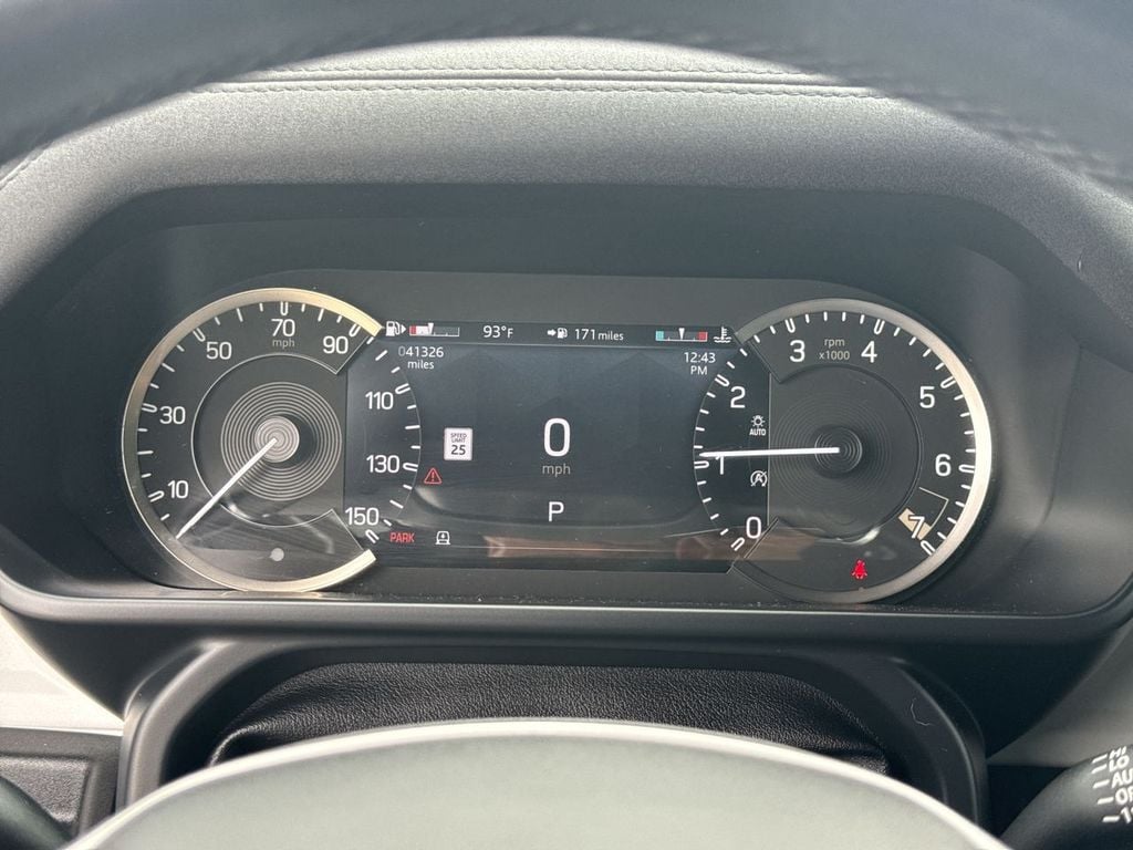 Pre-Owned 2023 Land Rover Defender 90 X-Dynamic SE - photo - 23