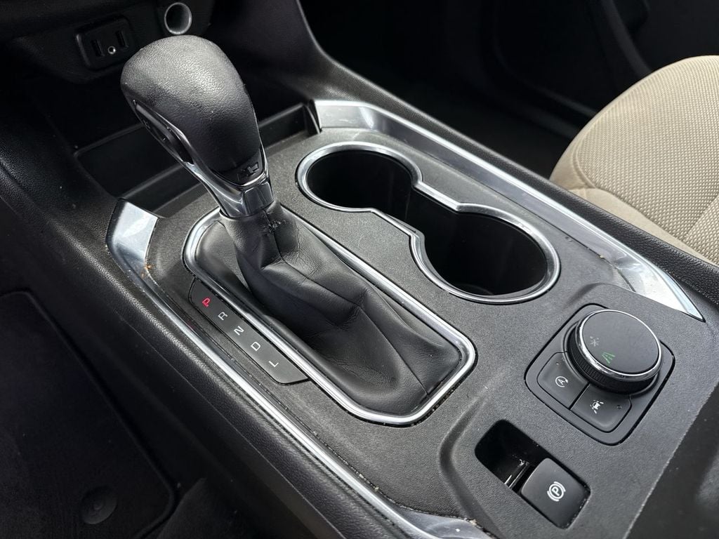 Pre-Owned 2023 Chevrolet Traverse LS - photo - 26
