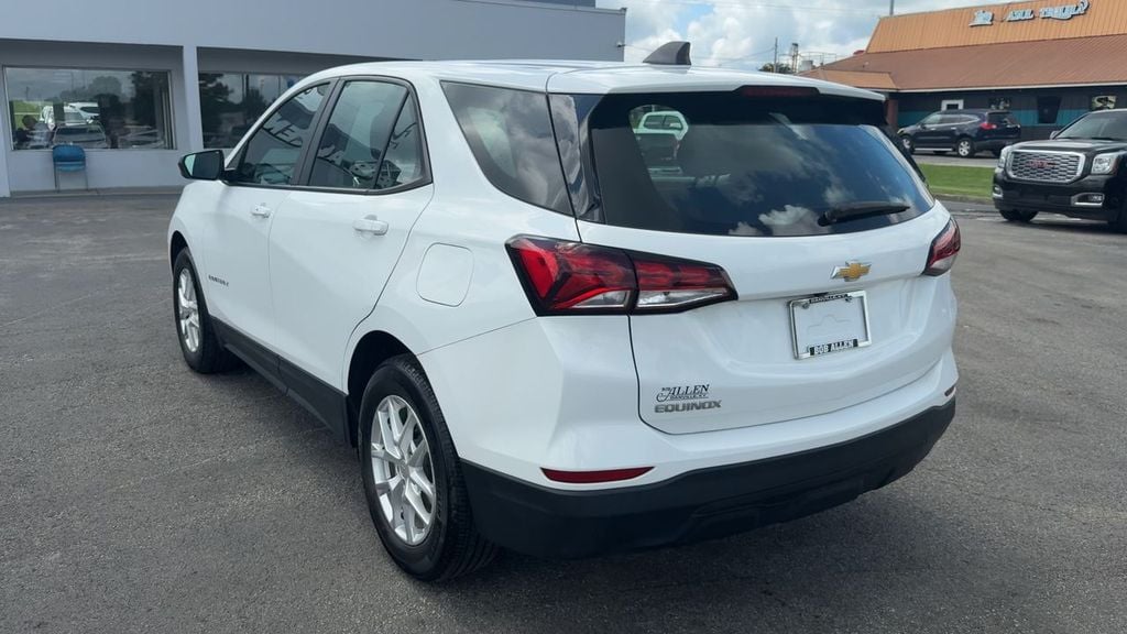 Pre-Owned 2022 Chevrolet Equinox LS - photo - 4