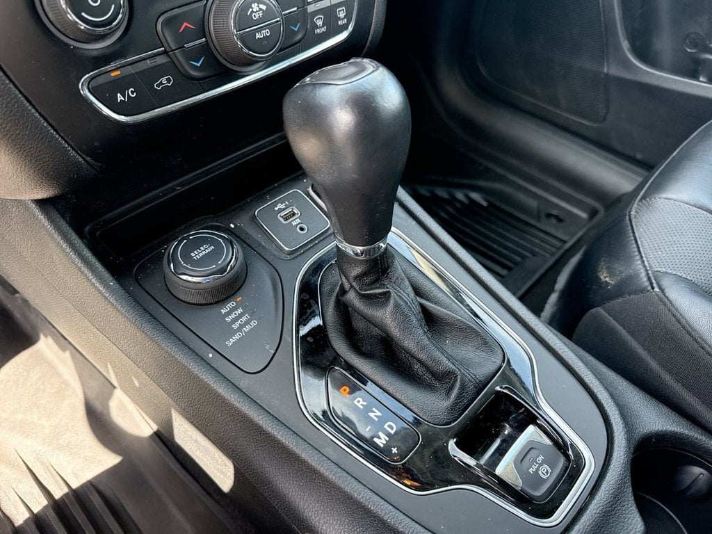 Pre-Owned 2022 Jeep Cherokee Latitude Lux - photo - 26