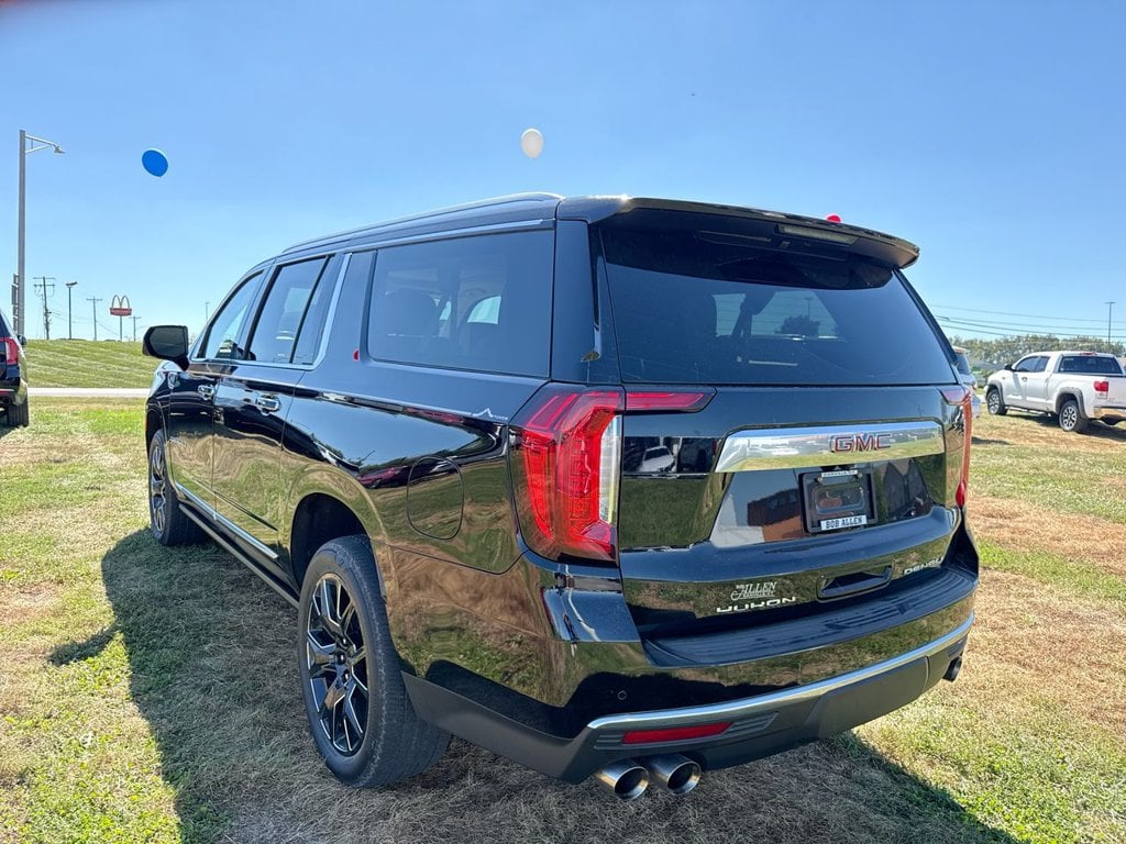 Pre-Owned 2023 GMC Yukon XL Denali - photo - 11