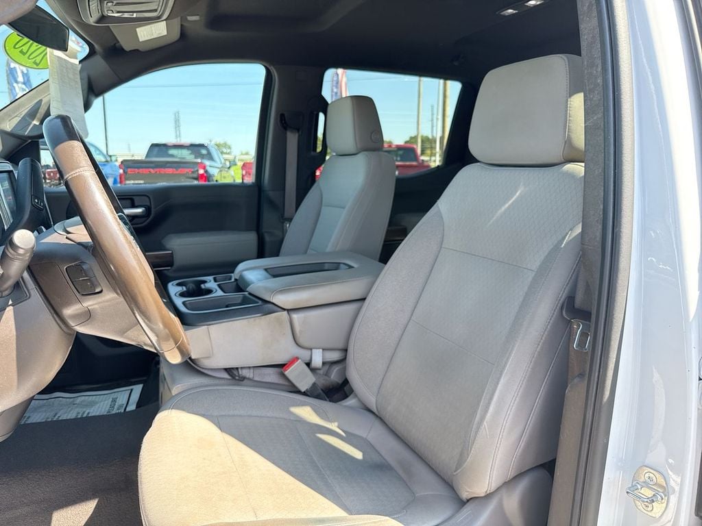 Pre-Owned 2020 Chevrolet Silverado 1500 RST - photo - 12
