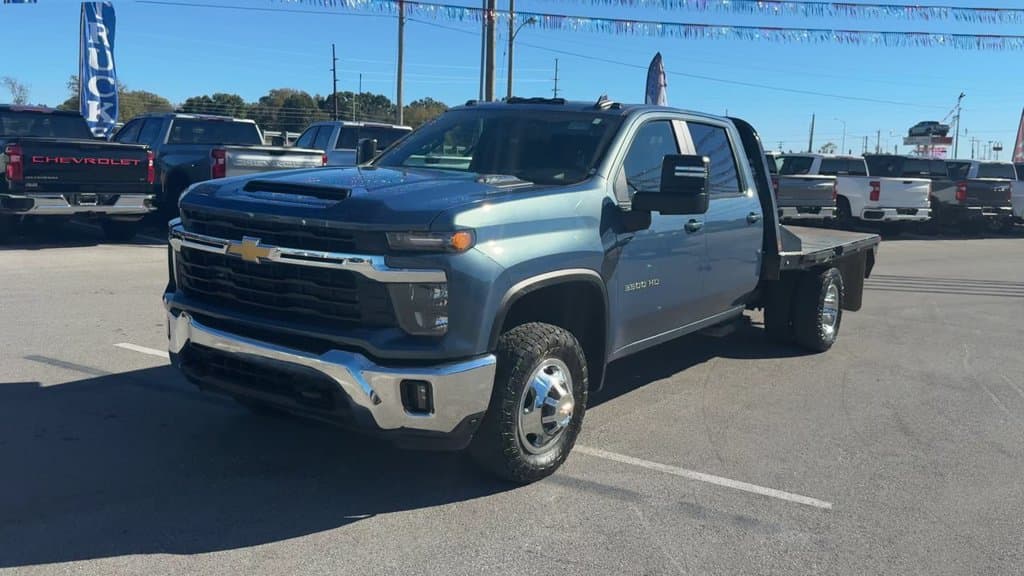 Pre-Owned 2025 Chevrolet Silverado 3500HD LT - photo - 1