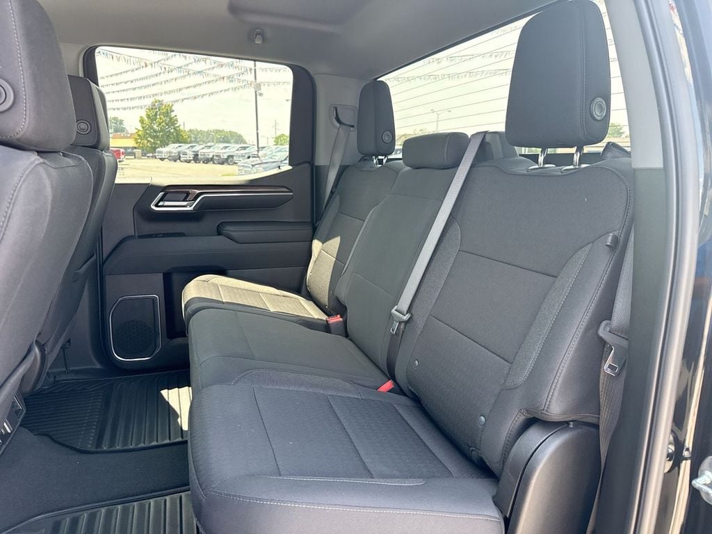 Pre-Owned 2025 Chevrolet Silverado 1500 LT - photo - 18
