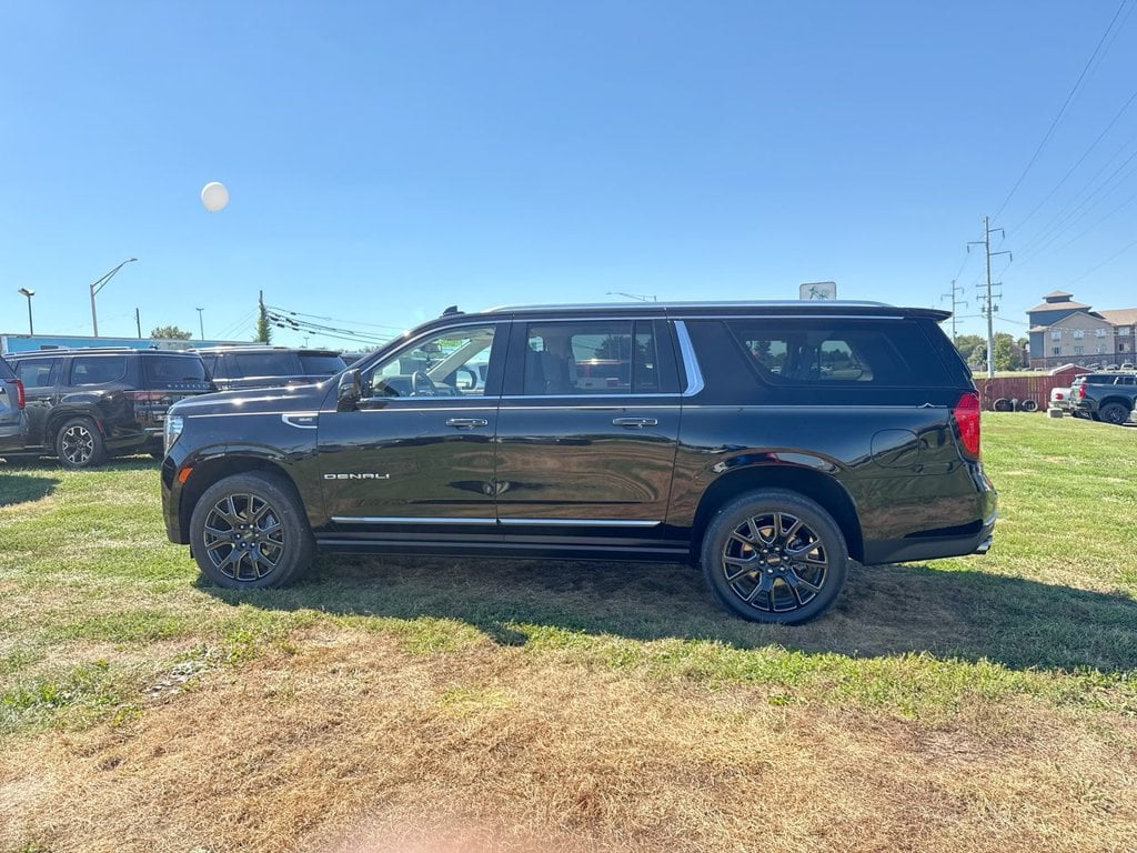 Pre-Owned 2023 GMC Yukon XL Denali - photo - 10