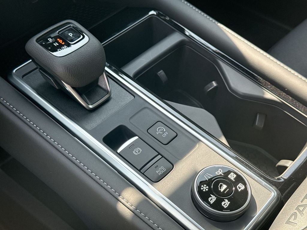 New 2026 Nissan Pathfinder SV - photo - 27