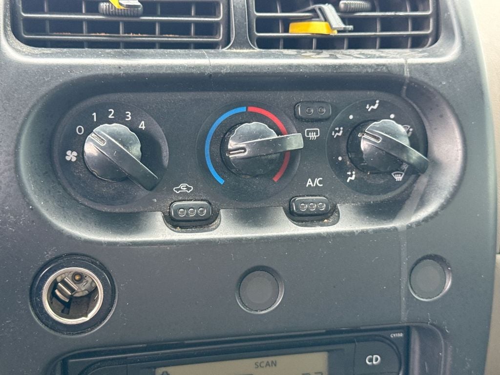Pre-Owned 2004 Nissan Frontier XE - photo - 19