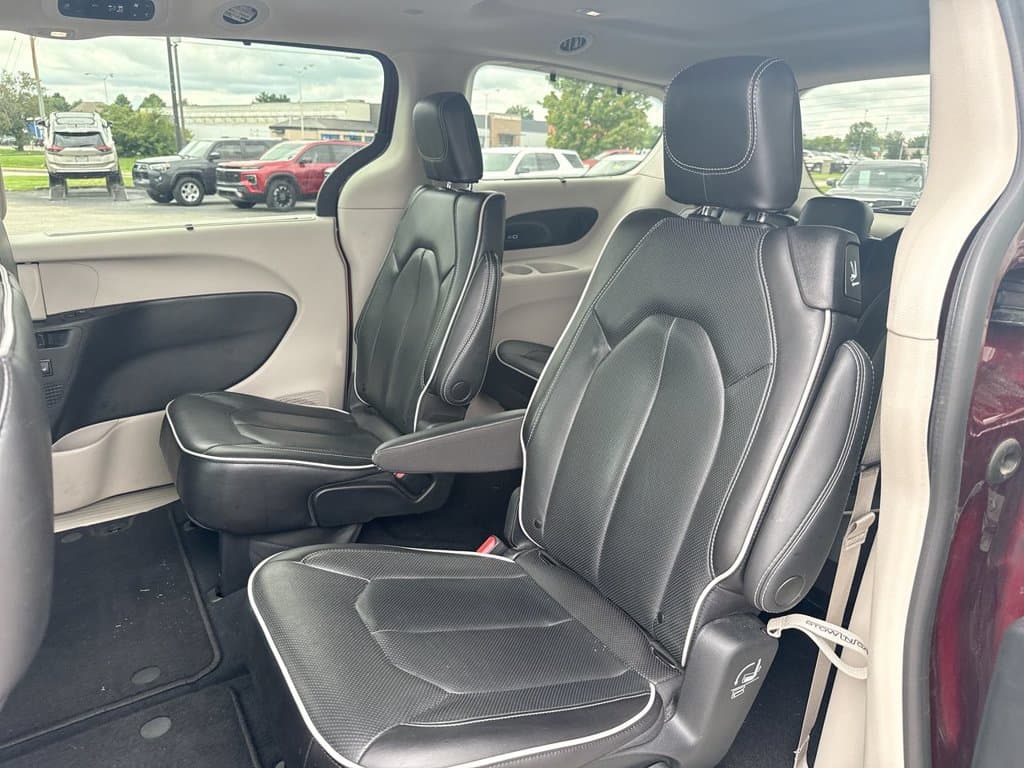 Pre-Owned 2023 Chrysler Pacifica Limited - photo - 20