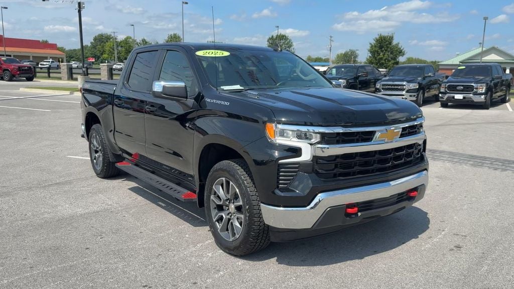 Pre-Owned 2025 Chevrolet Silverado 1500 LT - photo - 8