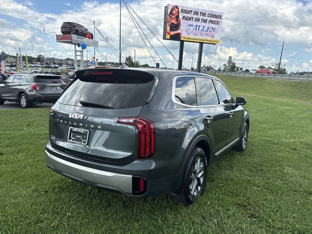 Pre-Owned 2024 Kia Telluride LX - photo - 12