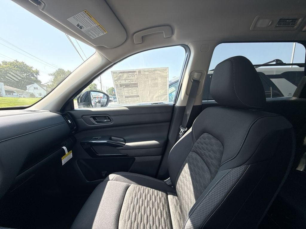 New 2026 Nissan Pathfinder SV - photo - 31