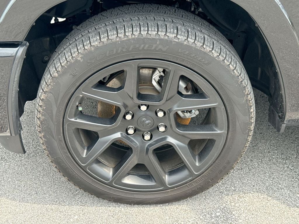 Pre-Owned 2025 Ram 1500 Laramie - photo - 9