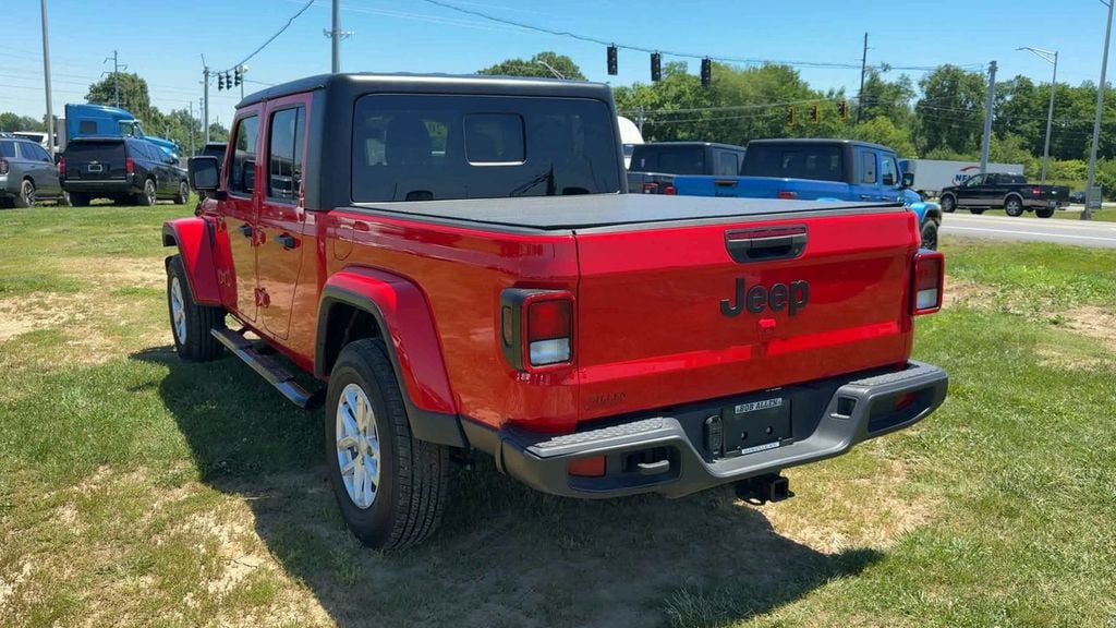 Pre-Owned 2023 Jeep Gladiator Sport S - photo - 4