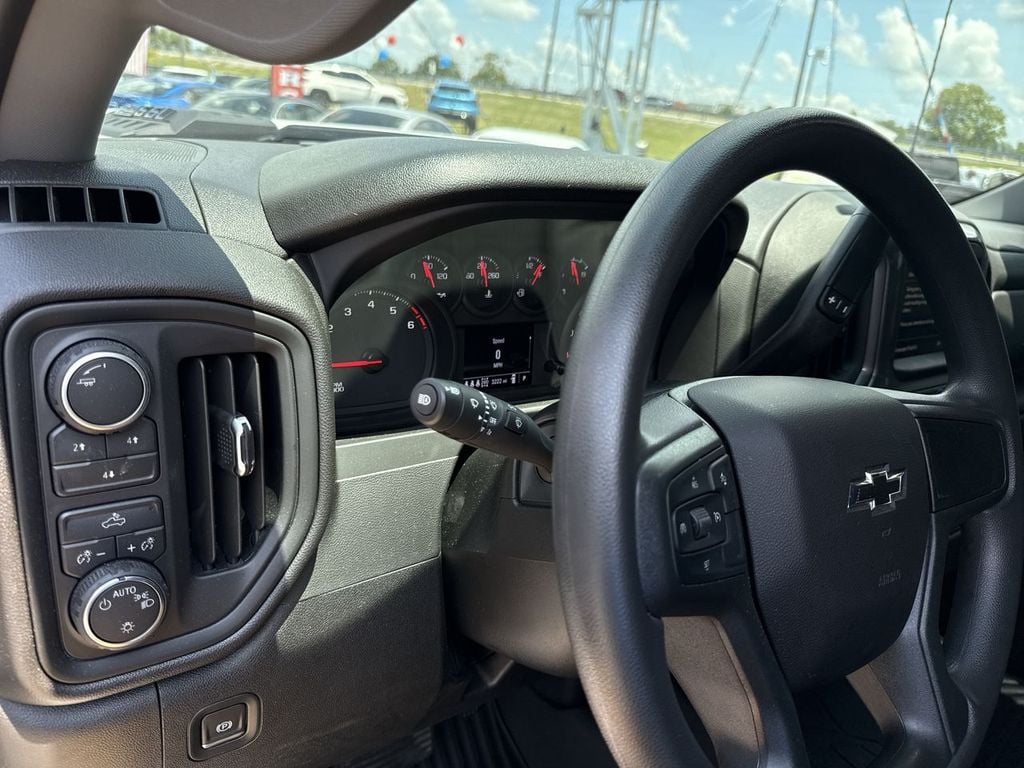 Pre-Owned 2026 Chevrolet Silverado 2500HD Custom - photo - 25