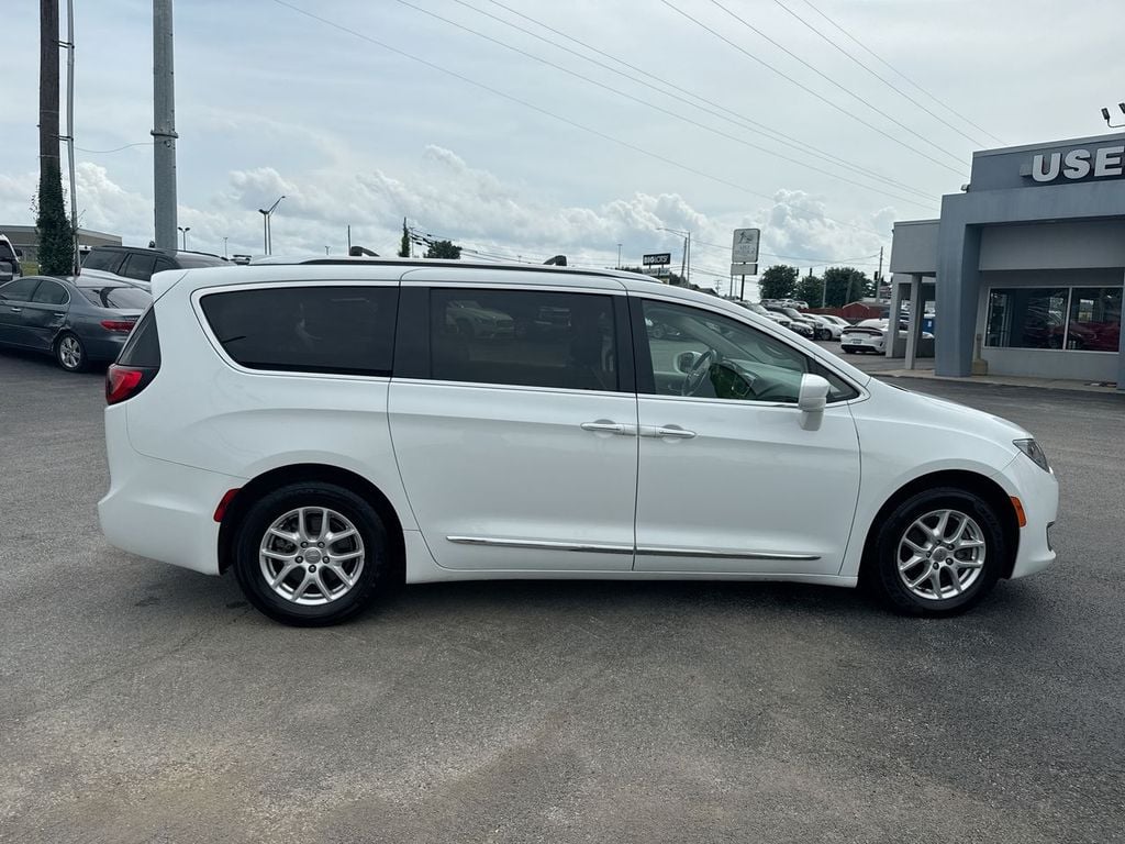 Pre-Owned 2020 Chrysler Pacifica Touring L - photo - 5