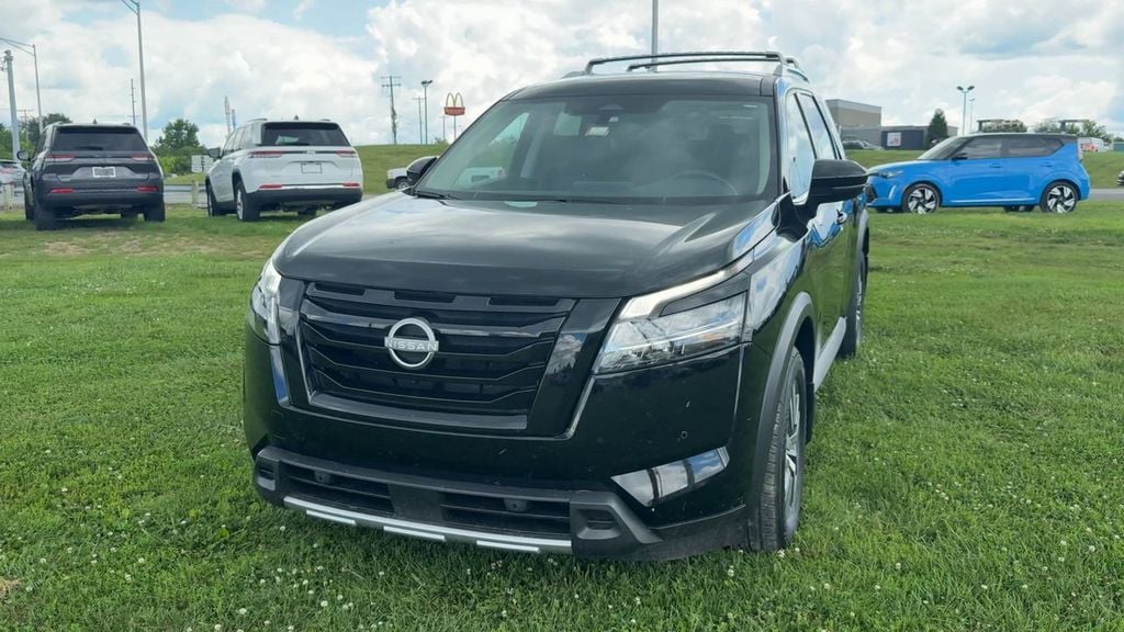 Pre-Owned 2024 Nissan Pathfinder SL - photo - 1