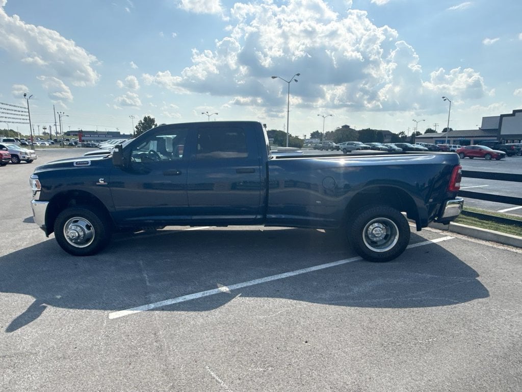 Pre-Owned 2024 Ram 3500 Tradesman - photo - 2