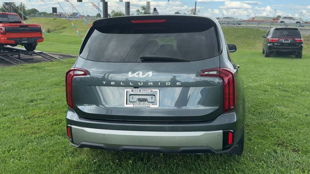 Pre-Owned 2024 Kia Telluride LX - photo - 5