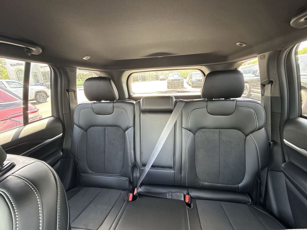 New 2026 Jeep Grand Cherokee Altitude - photo - 19