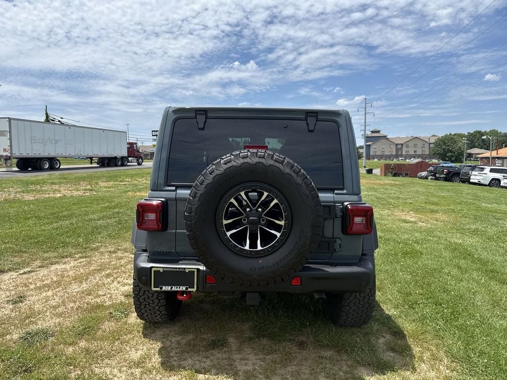 Pre-Owned 2025 Jeep Wrangler Rubicon - photo - 17