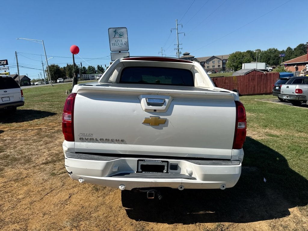 Pre-Owned 2012 Chevrolet Avalanche 1500 LTZ - photo - 9