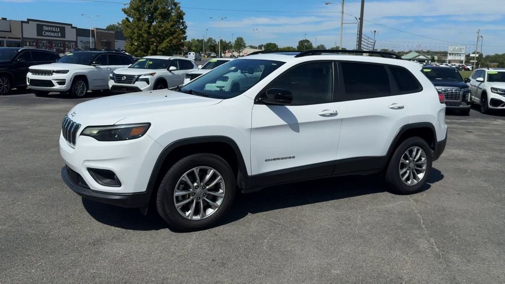 Pre-Owned 2022 Jeep Cherokee Latitude Lux - photo - 2
