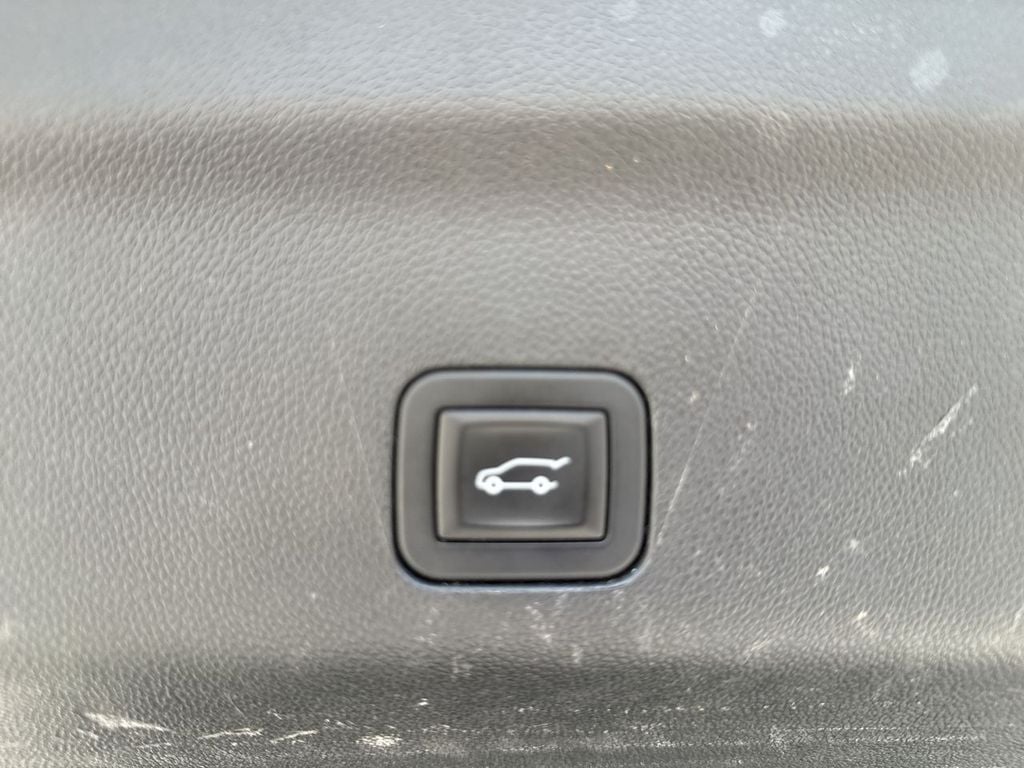 Pre-Owned 2025 Chevrolet Suburban High Country - photo - 17
