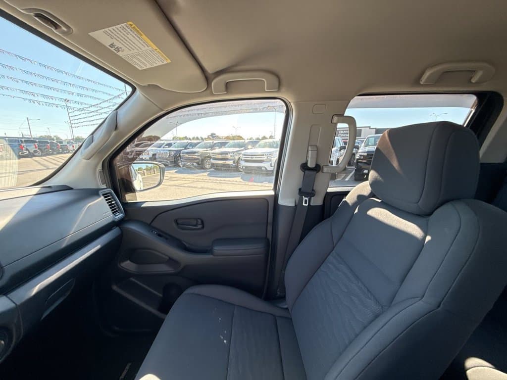 Pre-Owned 2024 Nissan Frontier S - photo - 29