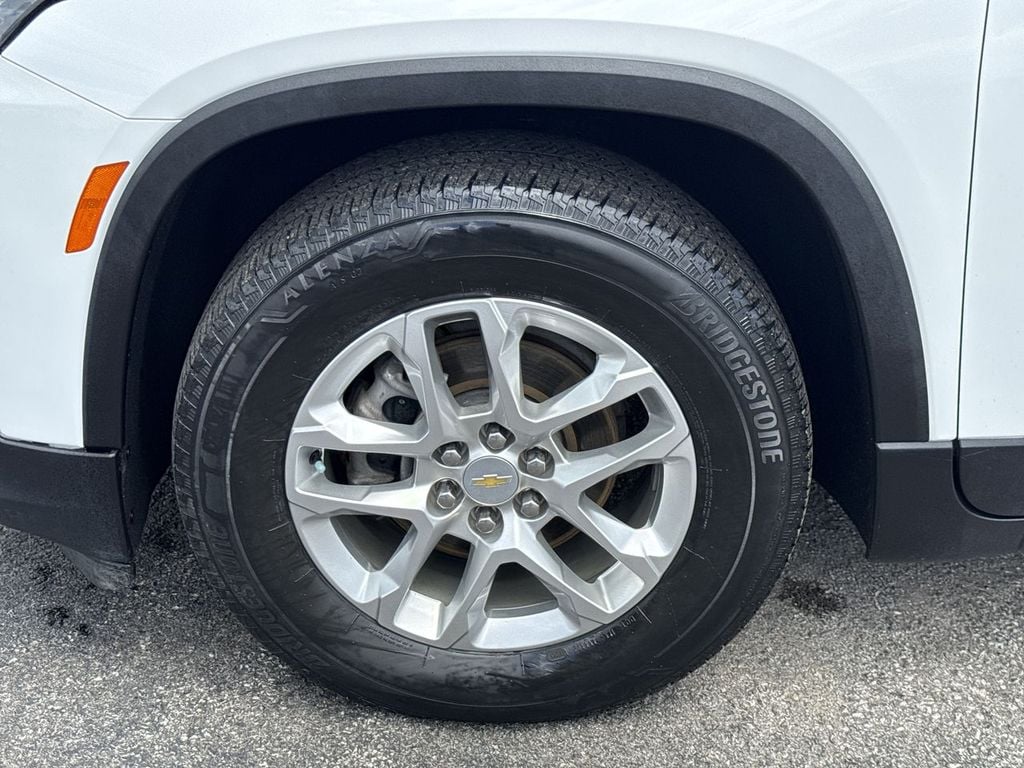 Pre-Owned 2023 Chevrolet Traverse LS - photo - 9