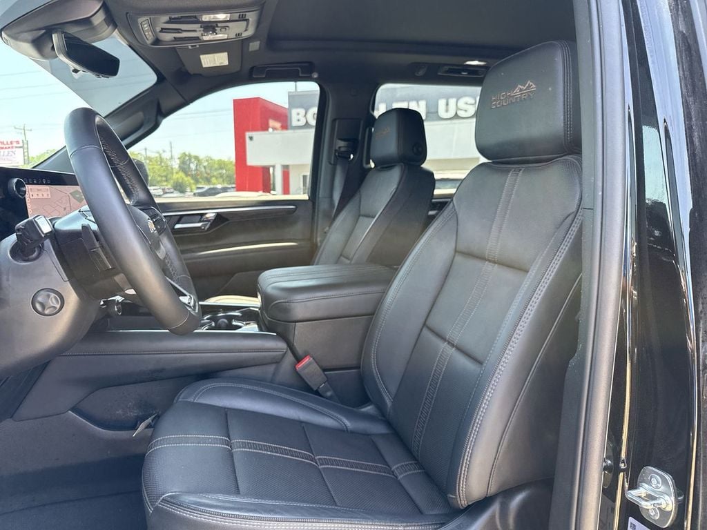 Pre-Owned 2025 Chevrolet Suburban High Country - photo - 22