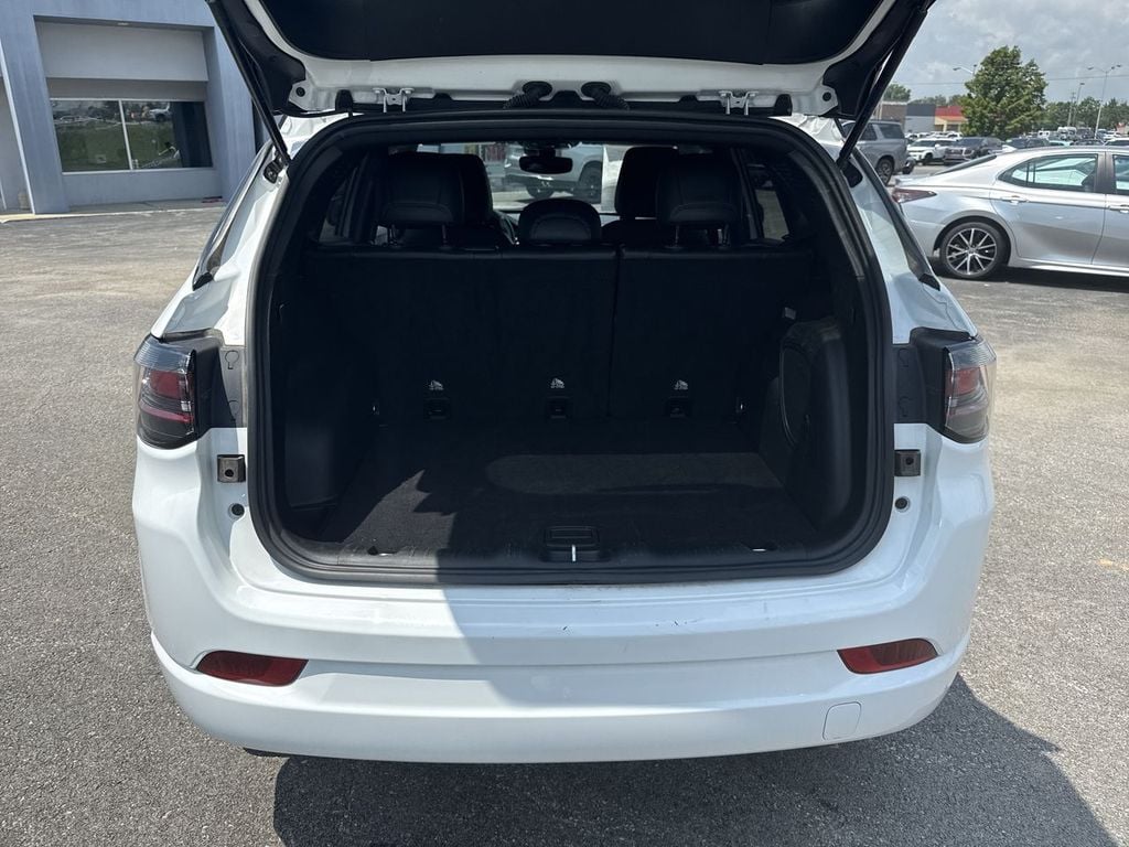 Pre-Owned 2022 Jeep Compass Limited - photo - 16
