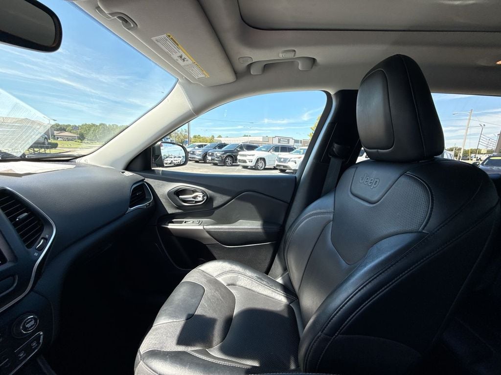 Pre-Owned 2022 Jeep Cherokee Latitude Lux - photo - 30