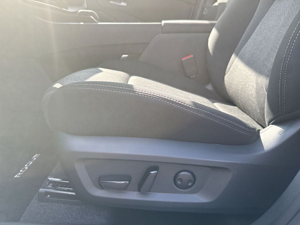 New 2026 Nissan Rogue SV - photo - 22