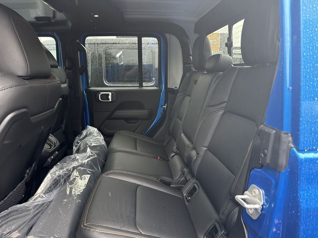 New 2026 Jeep Gladiator Sahara - photo - 18