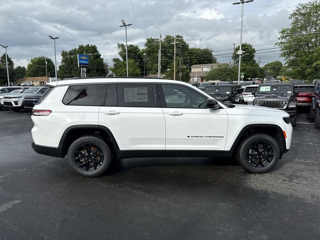 New 2026 Jeep Grand Cherokee L Altitude - photo - 13